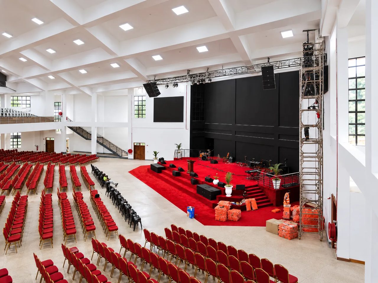 Sound and acoustic installation in a large house of worship